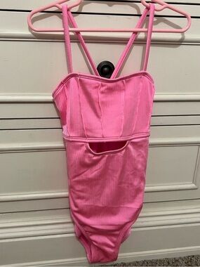 Pink Ribbed One-Piece Swimsuit with Cutout 6/7